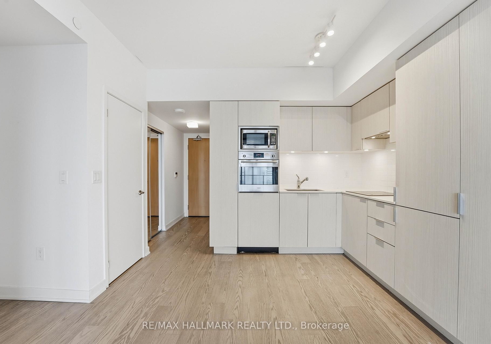 11-wellesley-street-w-toronto-ontario-c13095928