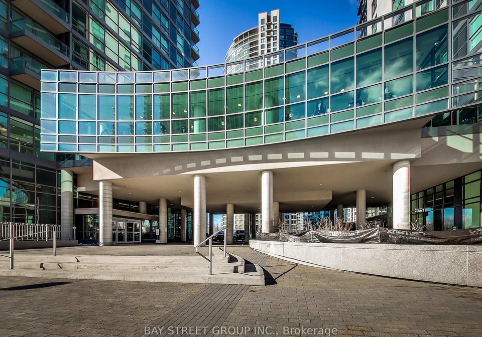 215-fort-york-boulevard-toronto-ontario-c13096032