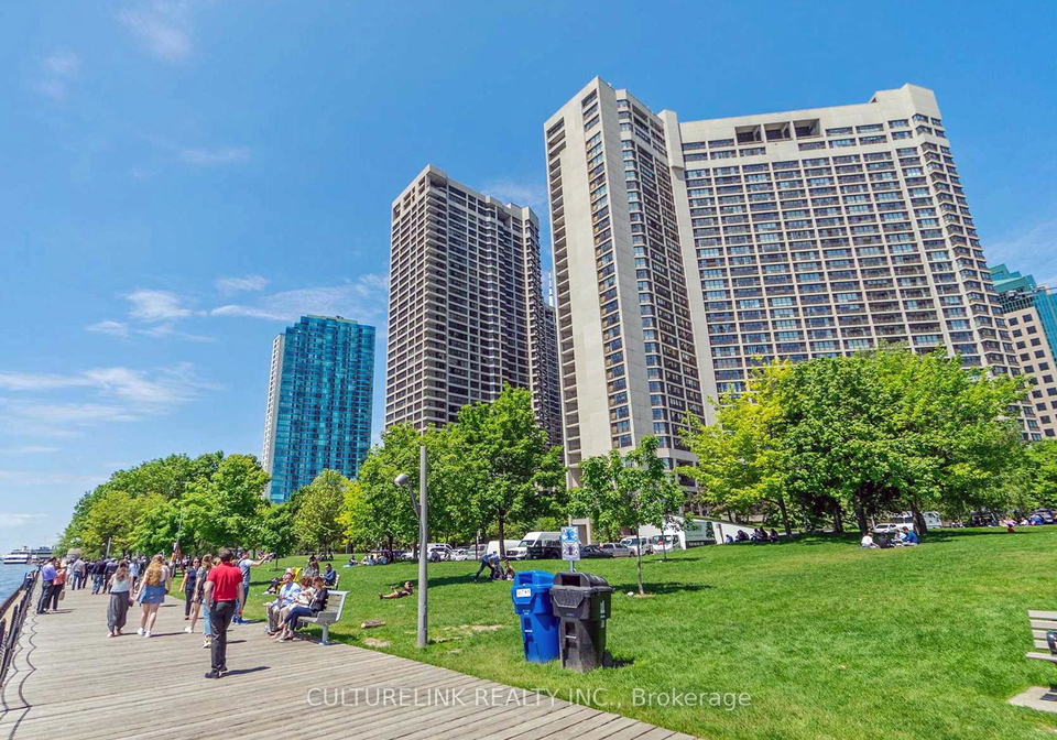 33-harbour-square-toronto-ontario-c13097098