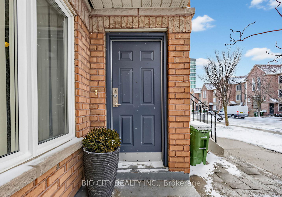 80-aerodrome-crescent-east-york-ontario-c13097676