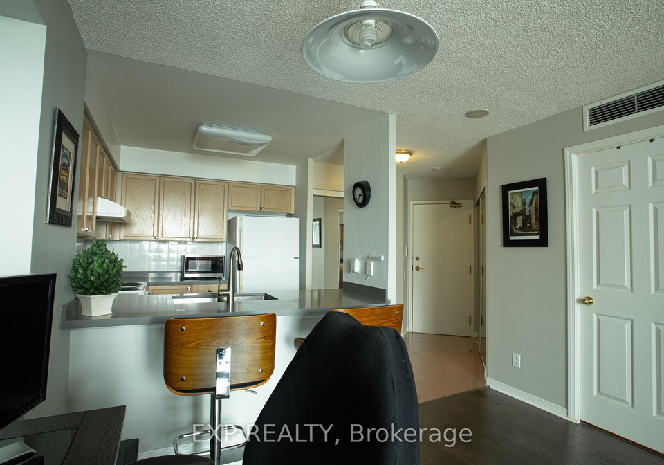 8-hillcrest-avenue-north-york-ontario-c13097968