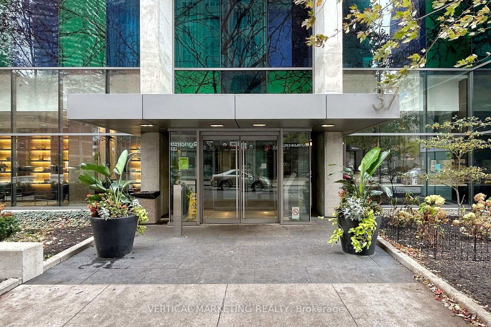 37-grosvenor-street-toronto-ontario-c13098868