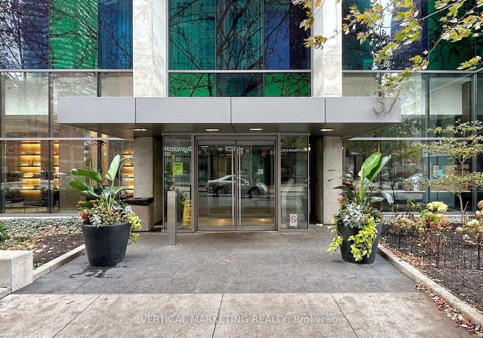 37-grosvenor-street-toronto-ontario-c13098868