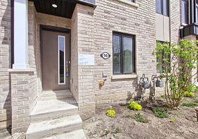 7-case-ootes-drive-north-york-ontario-c13099578