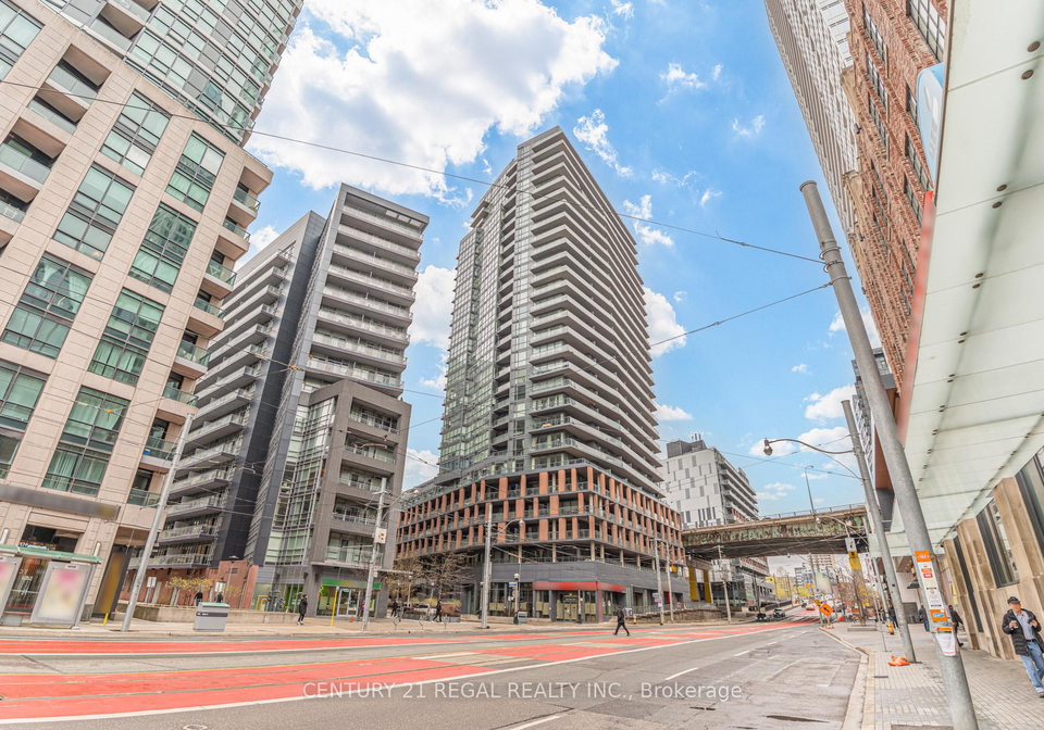 20-bruyeres-mews-toronto-ontario-c13099618