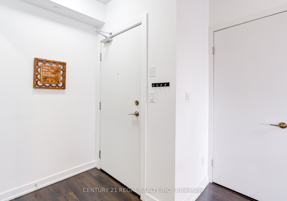 20-bruyeres-mews-toronto-ontario-c13099618