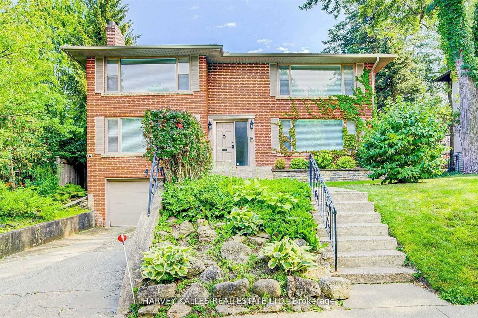 209-lytton-boulevard-toronto-ontario-c13099682