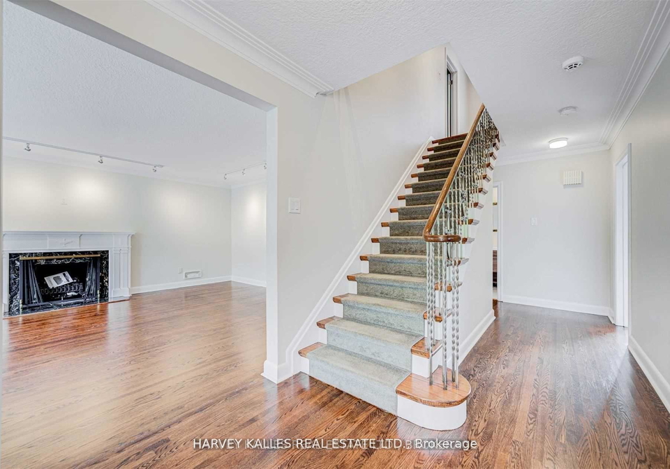 209-lytton-boulevard-toronto-ontario-c13099682