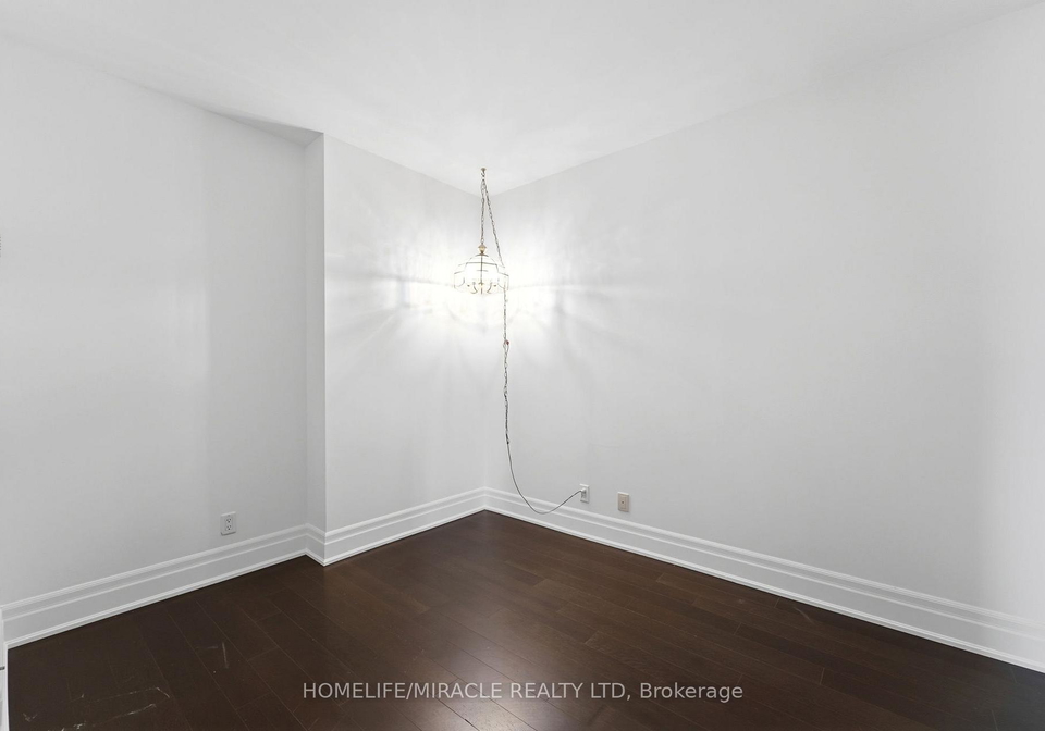 777-steeles-avenue-toronto-ontario-c13100024