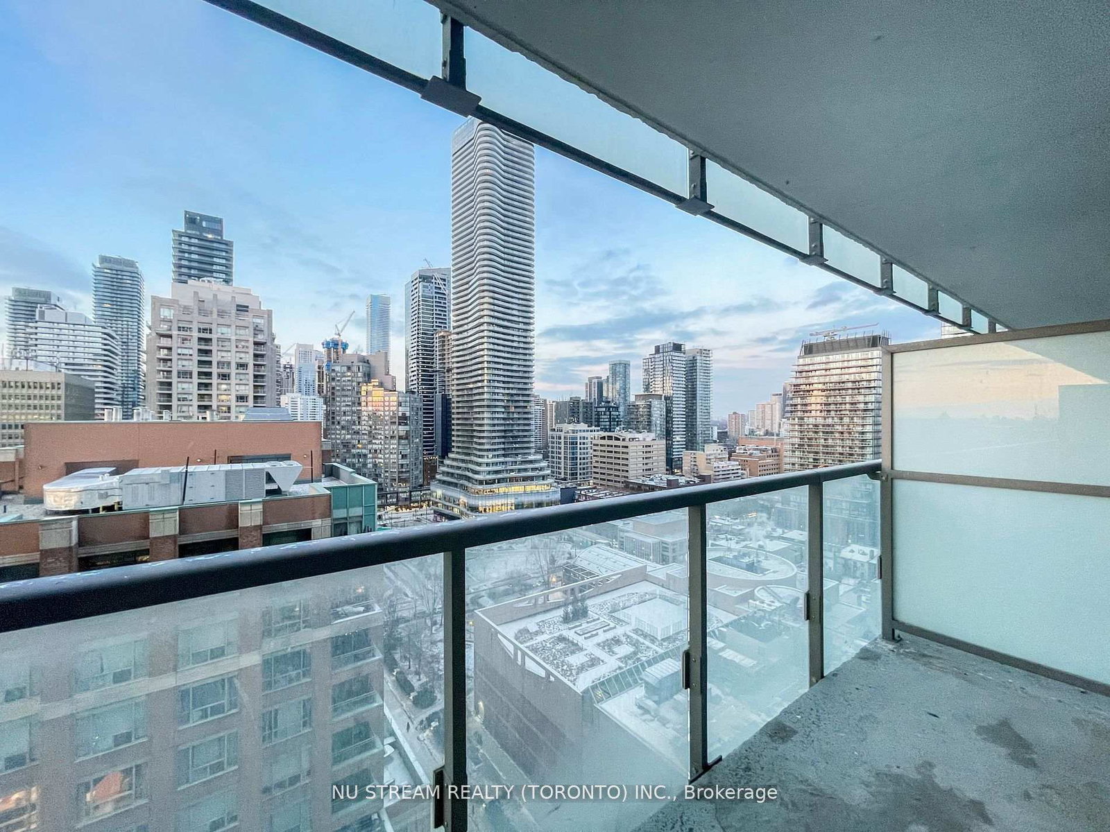 37-grosvenor-street-toronto-ontario-c13100116