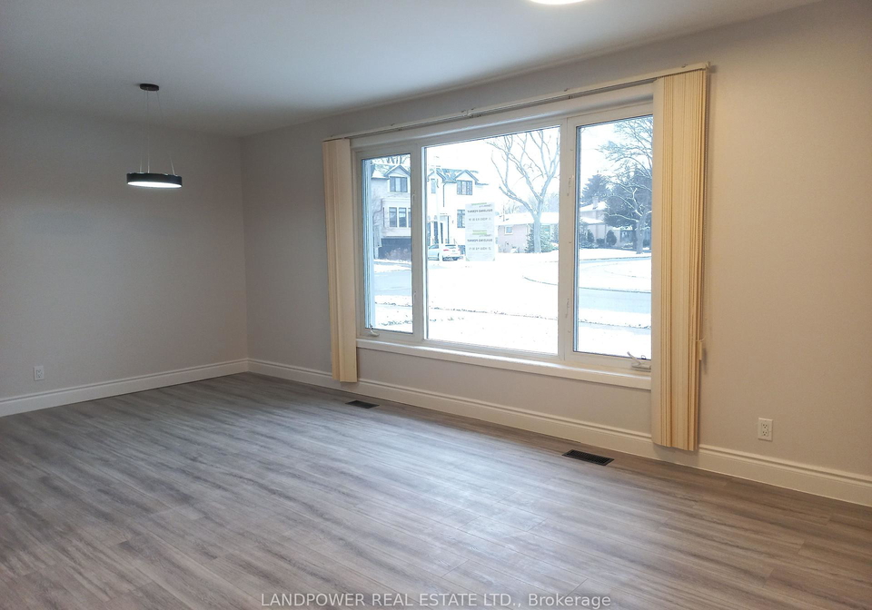 8-clareville-crescent-north-york-ontario-c13100458