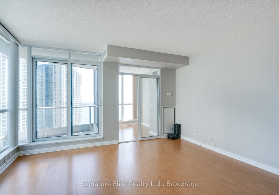 208-queens-quay-w-toronto-ontario-c13100678