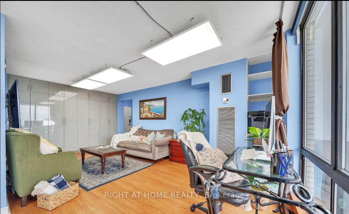 260-w-260-seneca-hill-drive-w-north-york-ontario-c13100782