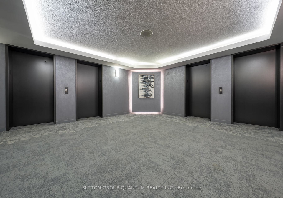 10-yonge-street-toronto-ontario-c13100794