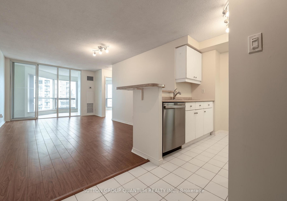 10-yonge-street-toronto-ontario-c13100794