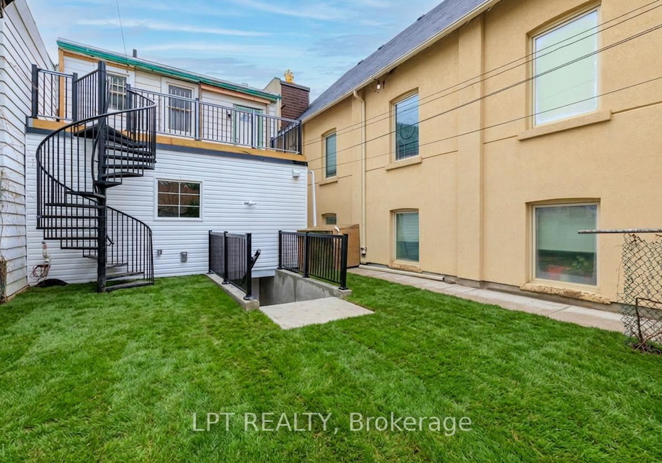 627-crawford-street-toronto-ontario-c13100834
