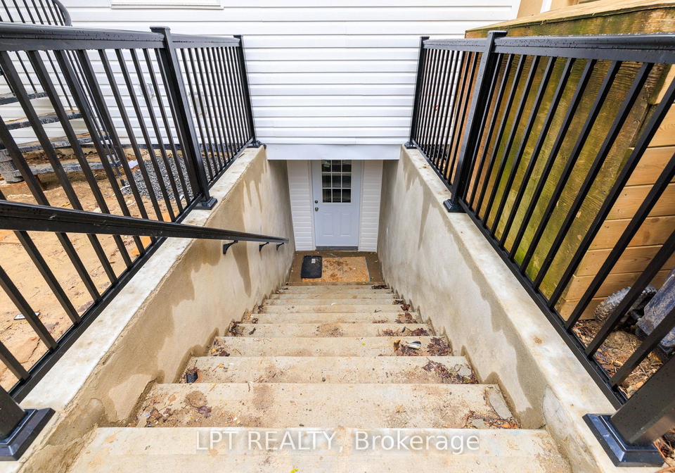627-crawford-street-toronto-ontario-c13100834
