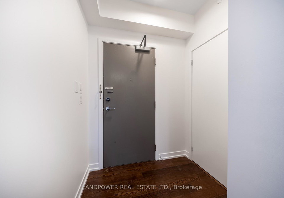21-widmer-street-toronto-ontario-c13102494