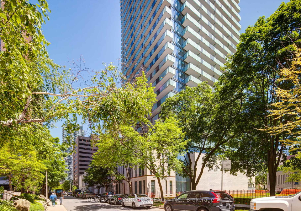 1080-bay-street-toronto-ontario-c13102678