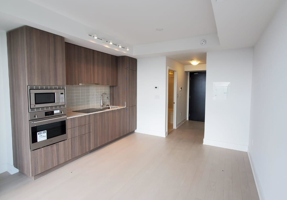 955-bay-street-toronto-ontario-c13102706
