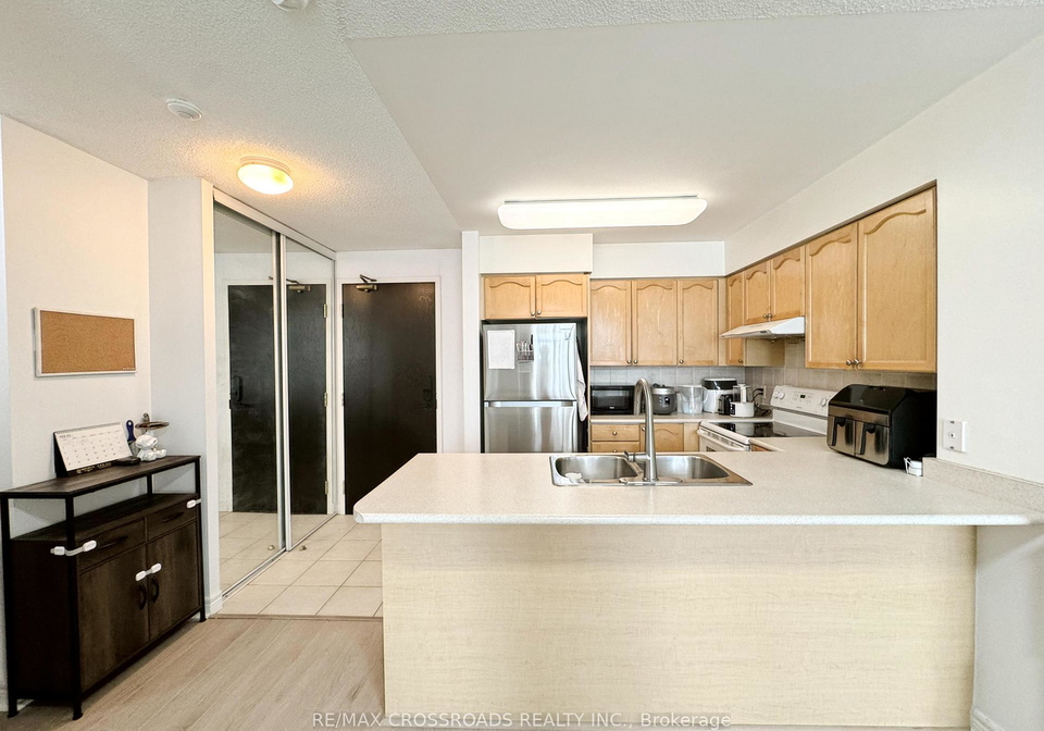 23-hollywood-avenue-north-york-ontario-c13102824