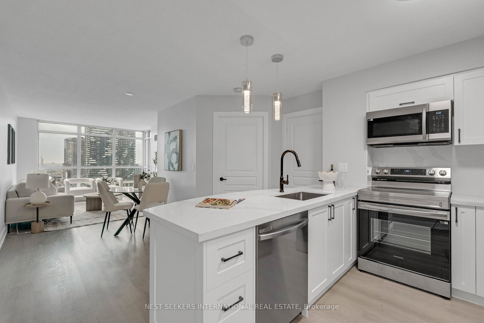 18-yonge-street-toronto-ontario-c13102956