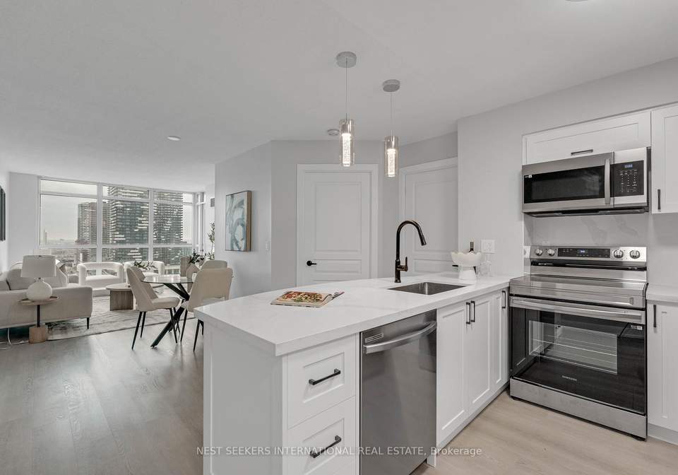 18-yonge-street-toronto-ontario-c13102956