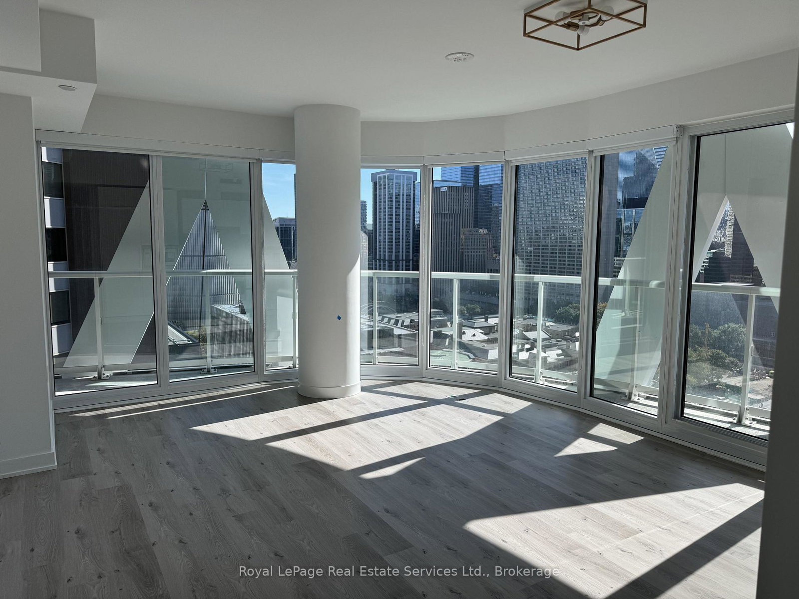 230-simcoe-street-toronto-ontario-c13103160