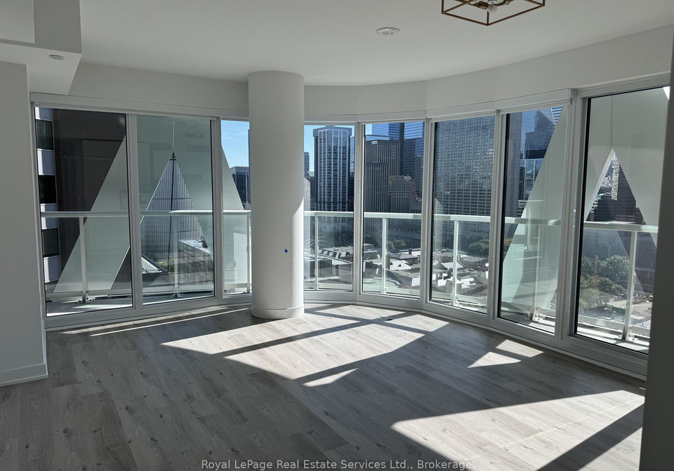 230-simcoe-street-toronto-ontario-c13103160