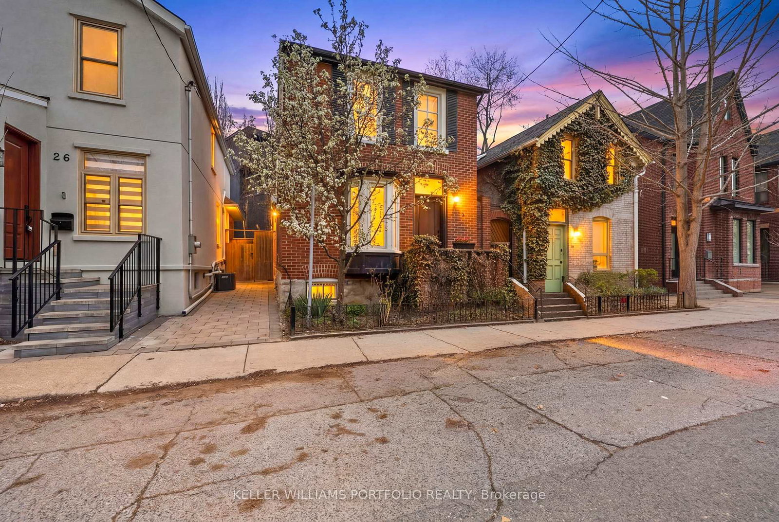 24-bishop-street-toronto-ontario-c13103390