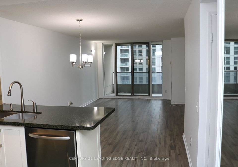 750-bay-street-toronto-ontario-c13103474