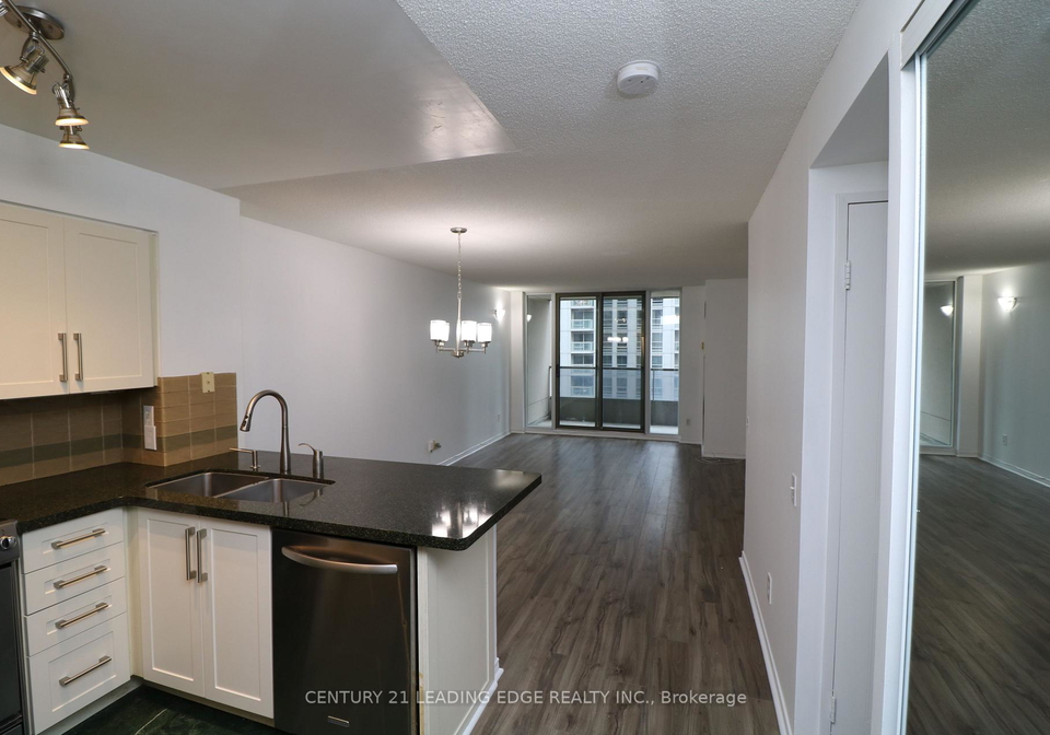 750-bay-street-toronto-ontario-c13103474