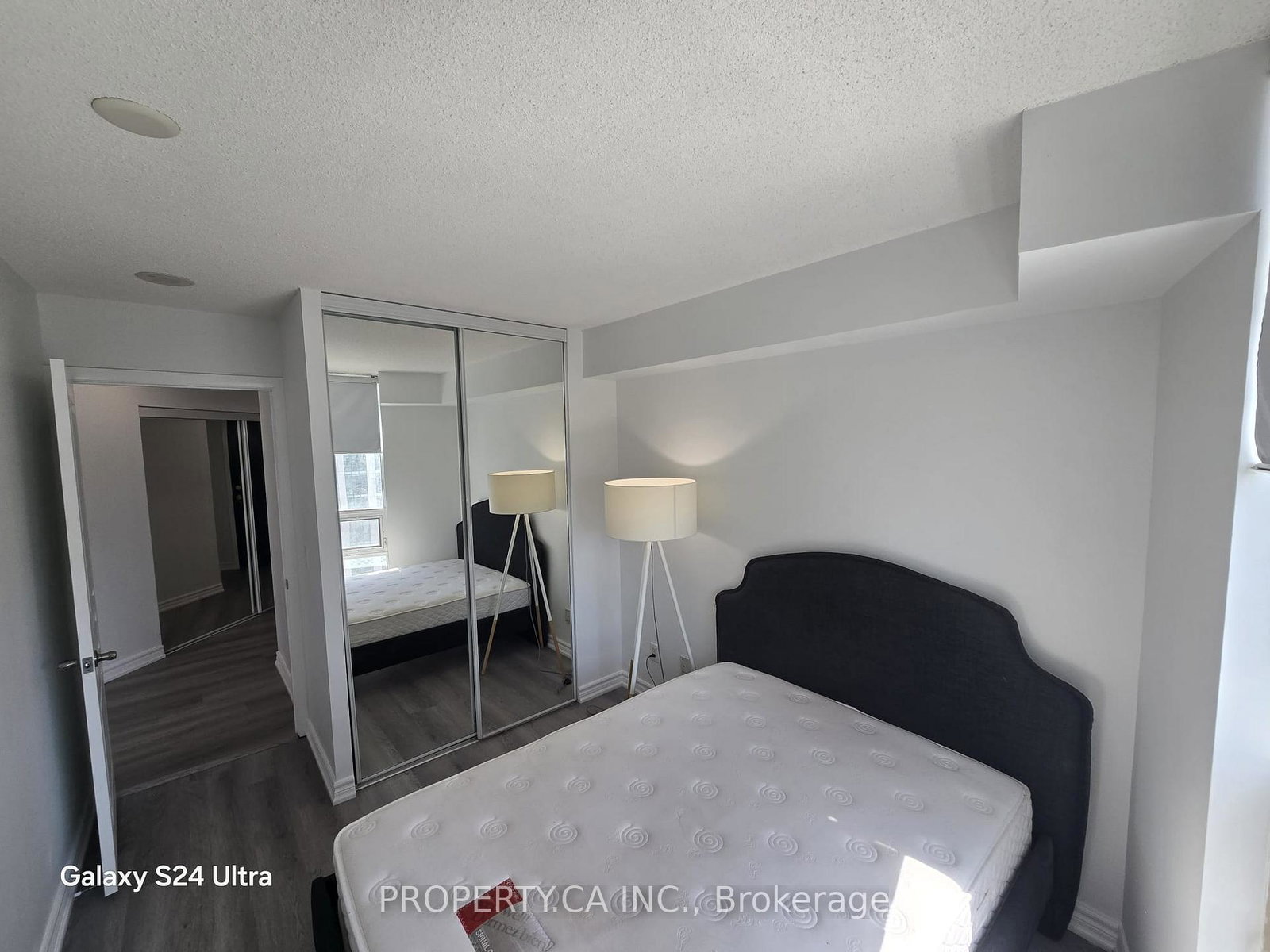 18-yonge-street-toronto-ontario-c13104344
