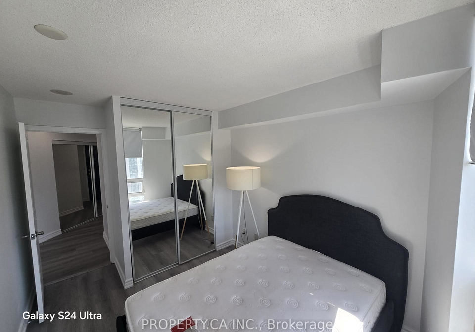 18-yonge-street-toronto-ontario-c13104344