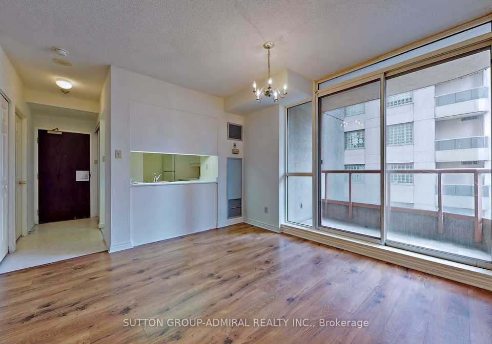 736-bay-street-toronto-ontario-c13104564