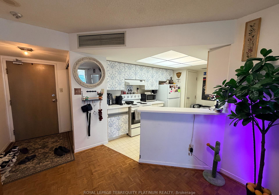 1001-bay-street-toronto-ontario-c13104688