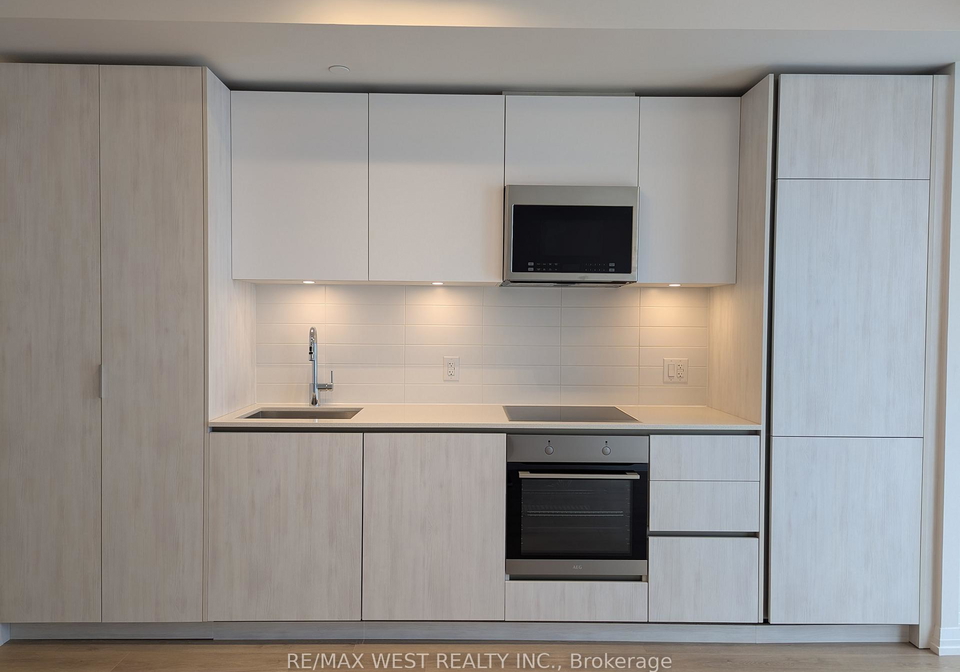 8-widmer-street-toronto-ontario-c13105342