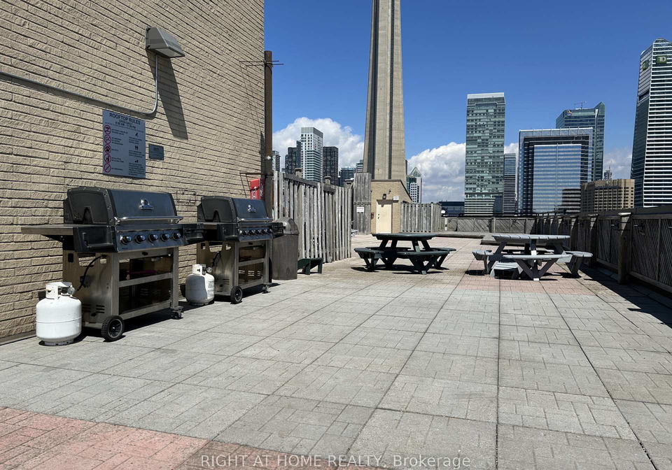 250-queens-quay-w-toronto-ontario-c13105412
