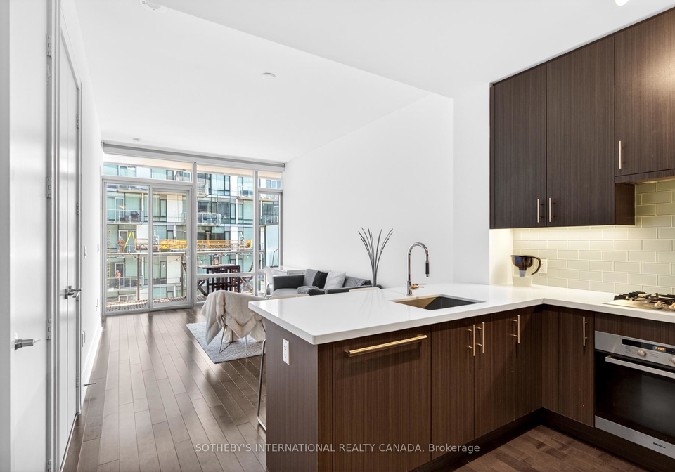 39-queens-quay-e-toronto-ontario-c13105440