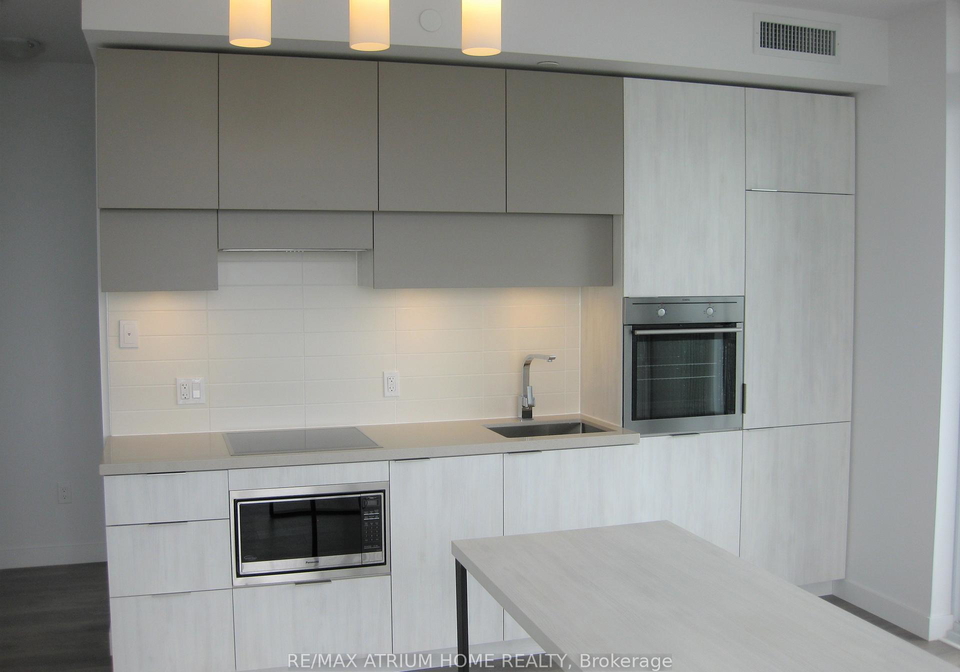 8-eglinton-avenue-e-toronto-ontario-c13105682