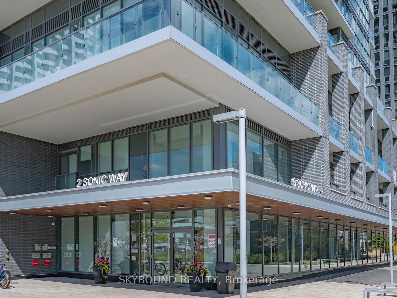 2-sonic-way-east-york-ontario-c13105716