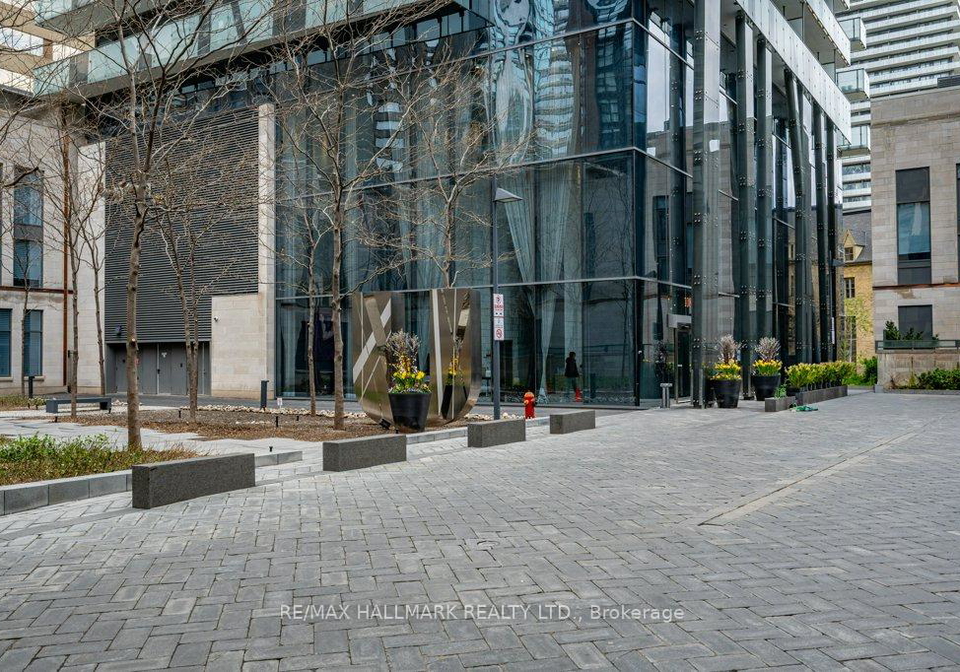 1080-bay-street-toronto-ontario-c13105920