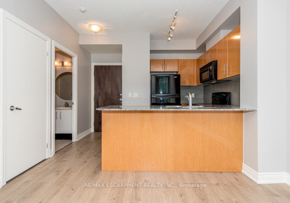 16-yonge-street-toronto-ontario-c13105966