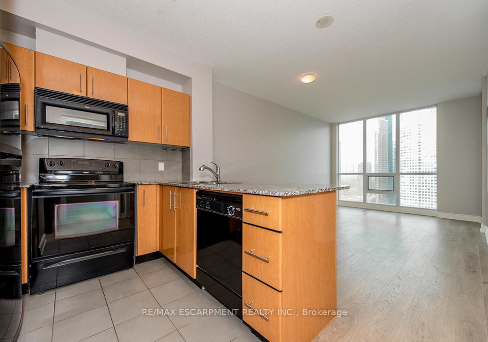 16-yonge-street-toronto-ontario-c13105966