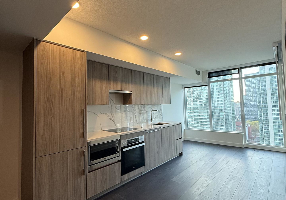 1-concord-cityplace-way-toronto-ontario-c13106360