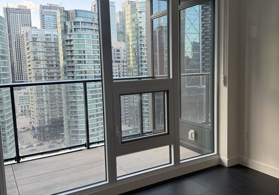 1-concord-cityplace-way-toronto-ontario-c13106360