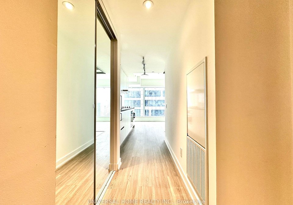 8-wellesley-street-w-toronto-ontario-c13106696