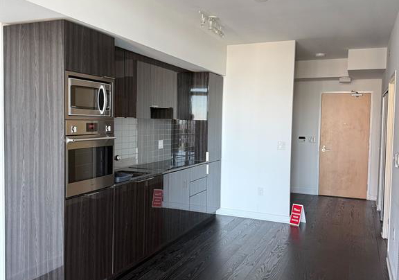 11-wellesley-street-w-toronto-ontario-c13106834