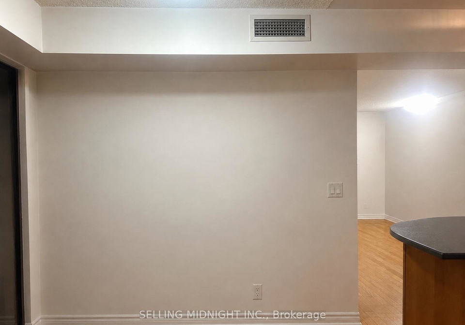 250-wellington-street-w-toronto-ontario-c13107426