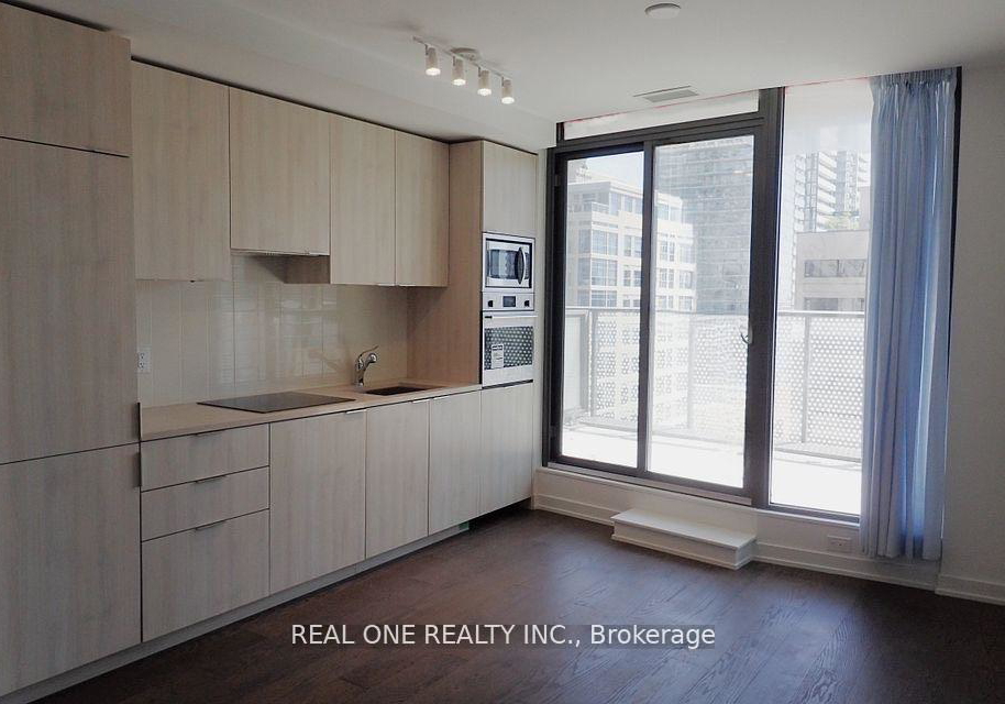 11-wellesley-street-w-toronto-ontario-c13107498